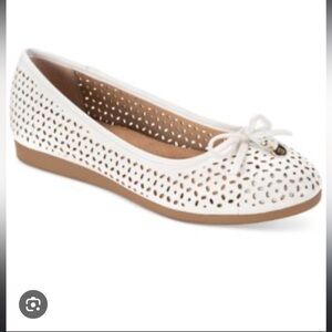Giani Bernini Odeysa Flats Size 9